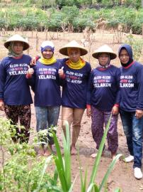 KAUM PETANI MILENIAL TILENG