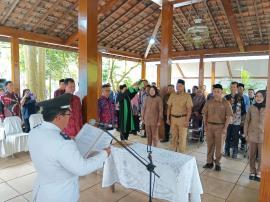 Pelantikan Pamong dan Pengambilan Sumpah Janji Pamong dan Staf Pamong Kalurahan Tileng 2025